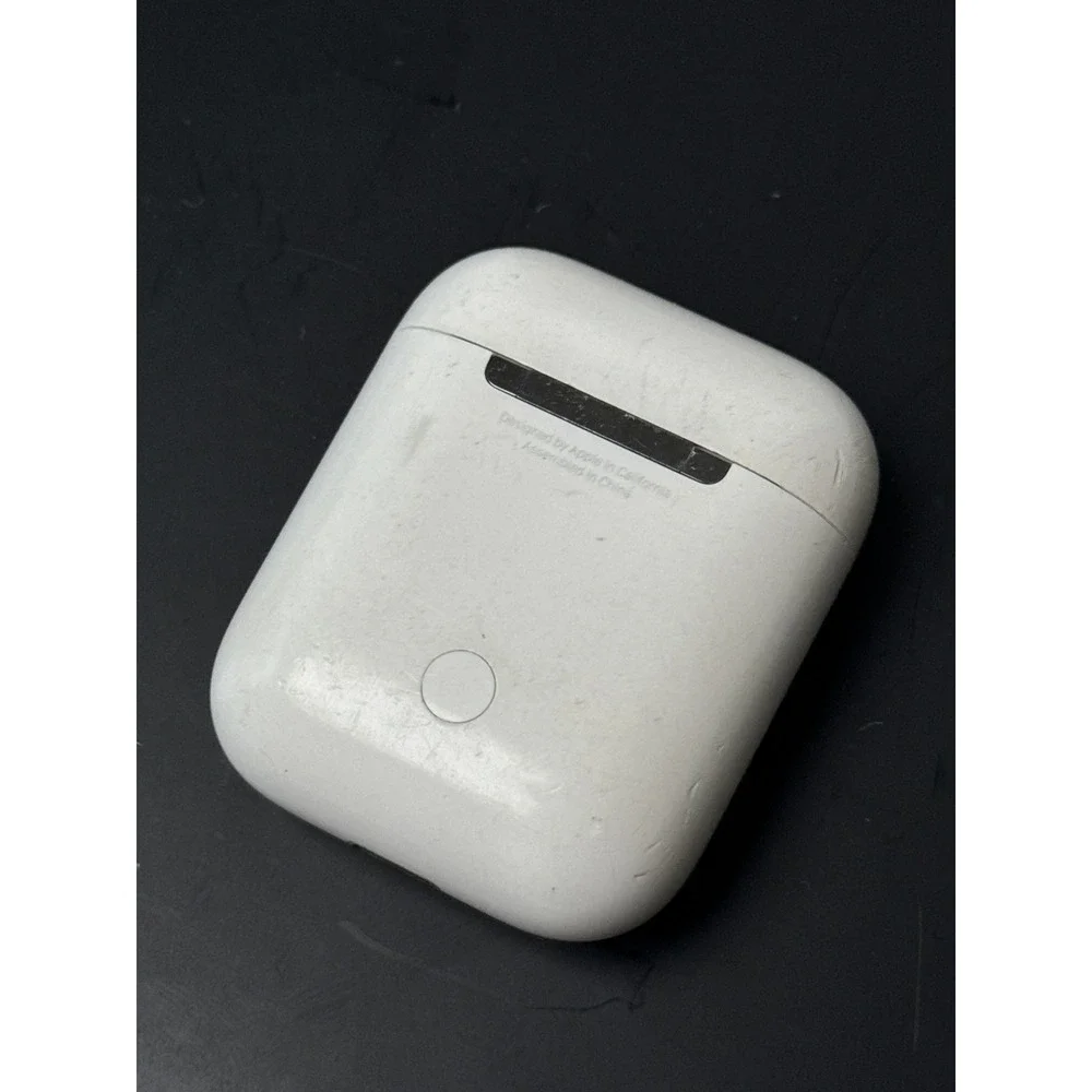 Apple AirPods 1st Gen Wireless Headphones with Charging Case White FOR PARTS